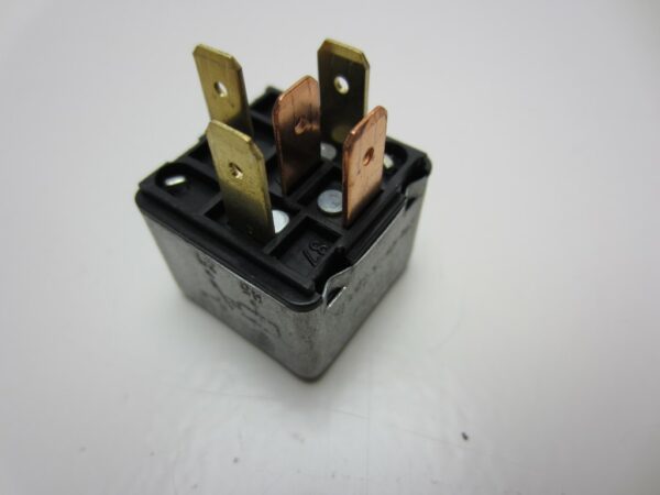 Relè argento 30A Fiat Lancia Alfa Romeo BOSCH 0 332 014 140 - immagine 4