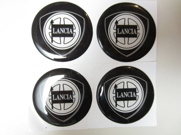 Set di decalcomanie per mozzi nere con logo Lancia Delta Integrale (set 4 pezzi) -REPRODUZIONE- - immagine 2