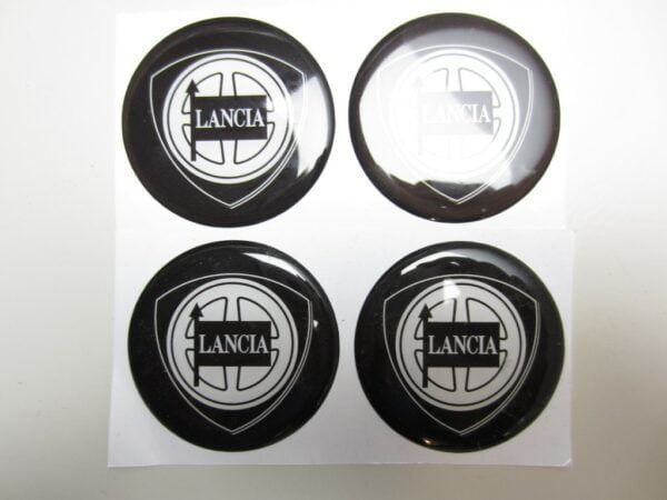 Set di decalcomanie per mozzi nere con logo Lancia Delta Integrale (set 4 pezzi) -REPRODUZIONE- - immagine 3