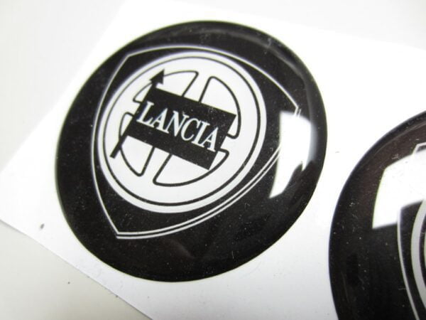 Set di decalcomanie per mozzi nere con logo Lancia Delta Integrale (set 4 pezzi) -REPRODUZIONE- - immagine 5