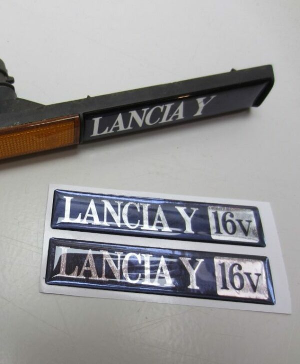Logo spatbord Lancia Ypsilon I 16V IMITATIE set 2 st