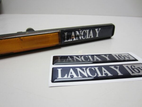 Logo spatbord Lancia Ypsilon I 16V IMITATIE set 2 st - Afbeelding 5
